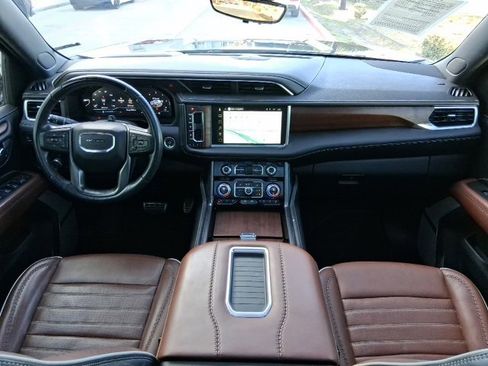 Used 2023 GMC Yukon XL Denali Ultimate image 9