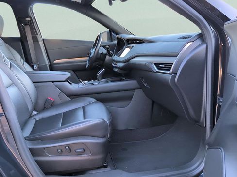 Used 2023 Cadillac XT4 Premium Luxury image 32