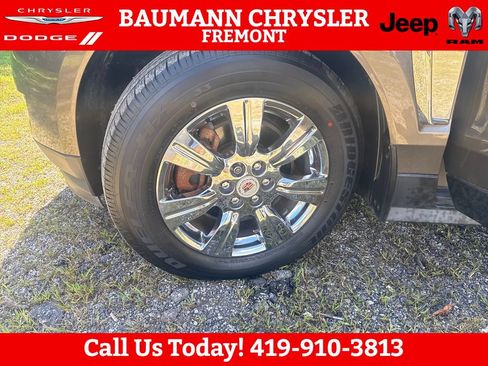 Used 2015 Cadillac SRX Luxury w/ Driver Awareness Package FWD image 27
