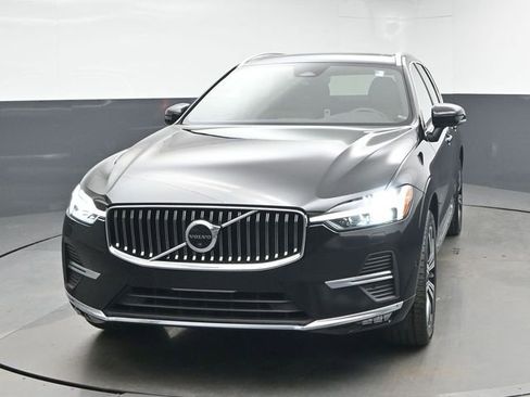 Used 2023 Volvo XC60 B5 Plus w/ Protection Package Premier image 3