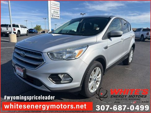 Used 2017 Ford Escape SE w/ SE Cold Weather Package AWD/4WD image 1