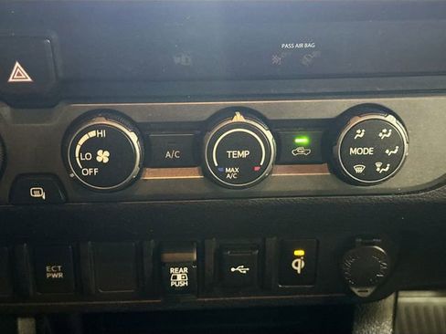 Used 2020 Toyota Tacoma TRD Off-Road image 16