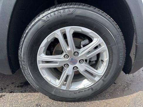 Used 2024 GMC Terrain SLE w/ Driver Convenience Package image 30