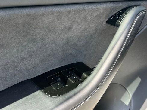 Used 2021 Tesla Model Y Long Range AWD/4WD image 12