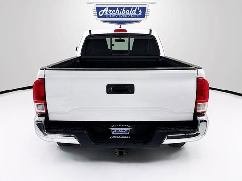 Used 2017 Toyota Tacoma SR5 w/ SR5 Appearance Package (SM) RWD image 6