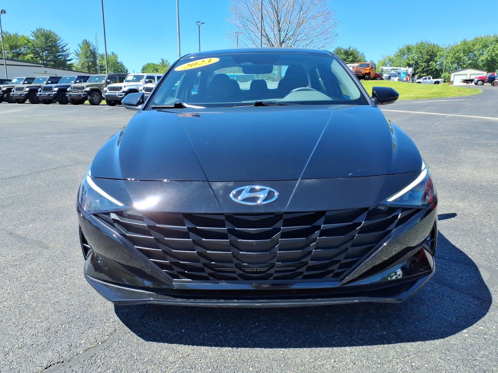 Used 2023 Hyundai Elantra SEL w/ Cargo Package FWD image 2