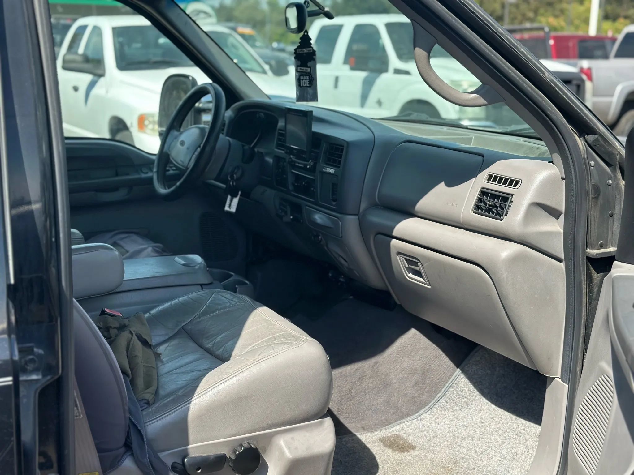 Used 2001 Ford Excursion XLT AWD/4WD image 15