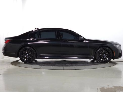 Used 2022 BMW 750i xDrive w/ Executive Package AWD/4WD image 11