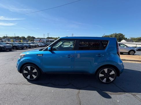 Used 2017 Kia Soul + w/ Designer's Package FWD image 4