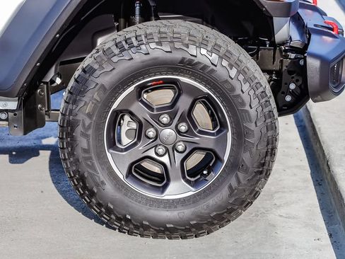 Used 2023 Jeep Gladiator Rubicon w/ Trailer Tow Package AWD/4WD image 11