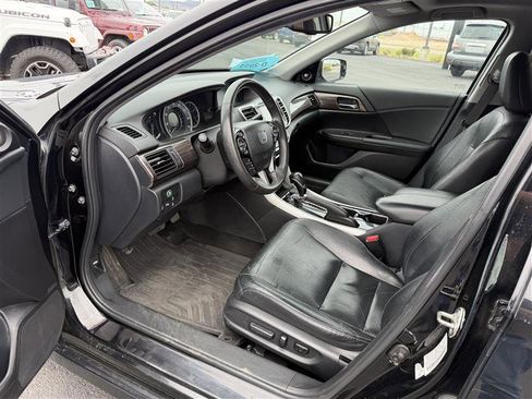 Used 2016 Honda Accord Touring image 8