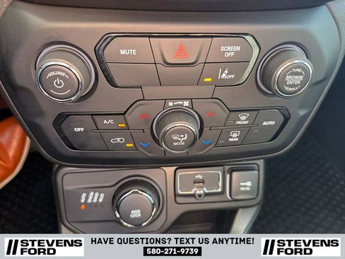 Used 2022 Jeep Renegade Latitude w/ Convenience Group AWD/4WD image 28