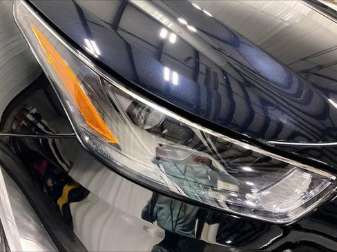 Used 2022 Toyota Highlander XLE AWD/4WD image 29