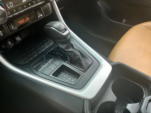 Used 2019 Toyota RAV4 XLE Premium w/ Cold Weather Package FWD image 18