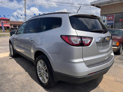 Used 2015 Chevrolet Traverse LT w/ Style and Technology Package FWD image 4