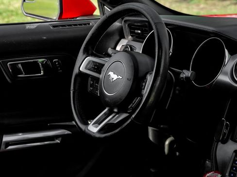 Used 2015 Ford Mustang GT RWD image 17