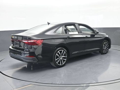 Used 2025 Volkswagen Jetta SE FWD image 6
