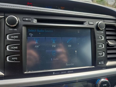 Used 2018 Toyota Highlander XLE AWD/4WD image 26