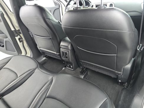 Used 2021 Jeep Compass Latitude w/ Sun and Sound Group AWD/4WD image 11