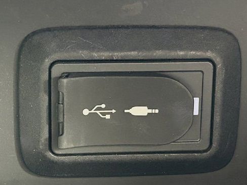 Used 2021 Toyota Venza XLE w/ Softex Package image 16