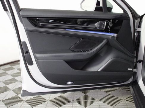 Certified 2025 Porsche Panamera 4 image 15