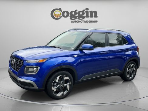 Certified 2026 Hyundai Venue SEL FWD image 1