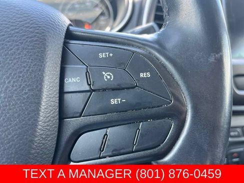 Used 2019 Jeep Cherokee Trailhawk w/ Comfort/Convenience Group AWD/4WD image 26
