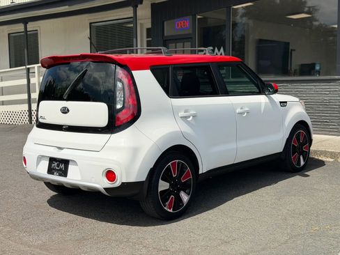 Used 2018 Kia Soul + FWD image 5