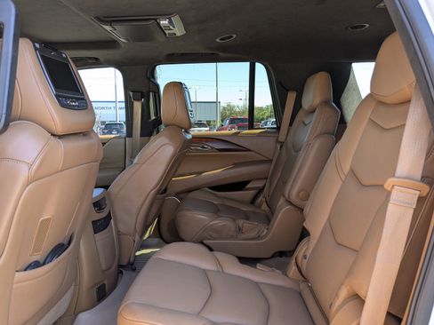Used 2017 Cadillac Escalade Platinum image 14