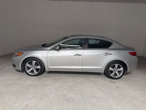 Used 2013 Acura ILX w/ Premium Package image 9