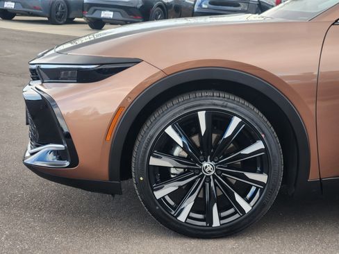 Used 2023 Toyota Crown Platinum image 7