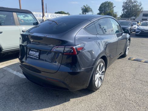 Used 2024 Tesla Model Y 2WD image 11