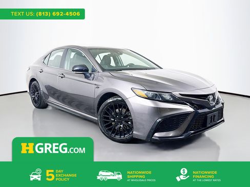 Used 2024 Toyota Camry SE image 1