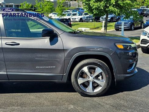 Used 2022 Jeep Cherokee Limited AWD/4WD image 5