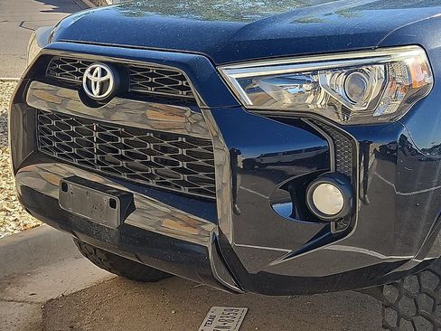 Used 2016 Toyota 4Runner SR5 AWD/4WD image 2