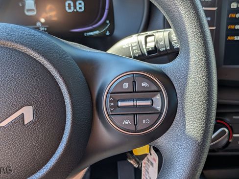 Used 2025 Kia Soul LX FWD image 19