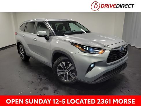 Used 2023 Toyota Highlander XLE AWD/4WD image 1