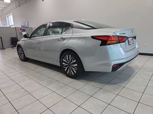 Used 2024 Nissan Altima 2.5 SV FWD image 8