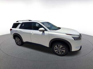 Used 2025 Nissan Pathfinder SV FWD video 2