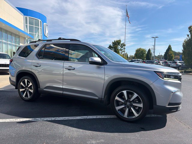 Certified 2023 Honda Pilot Touring image 4