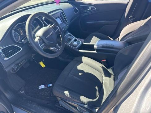 Used 2015 Chrysler 200 Limited image 2