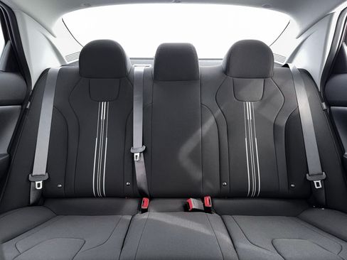 New 2026 Hyundai Elantra Hybrid FWD image 16
