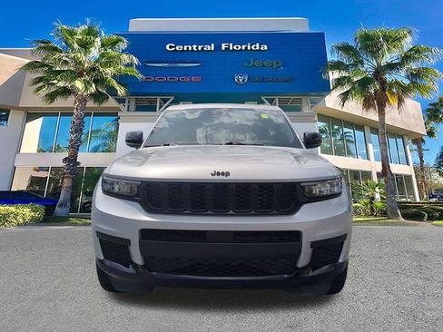 Certified 2024 Jeep Grand Cherokee L Altitude AWD/4WD image 3