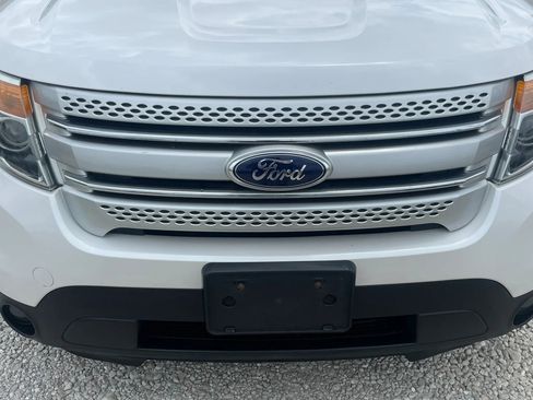 Used 2014 Ford Explorer XLT w/ Equipment Group 202A AWD/4WD image 9