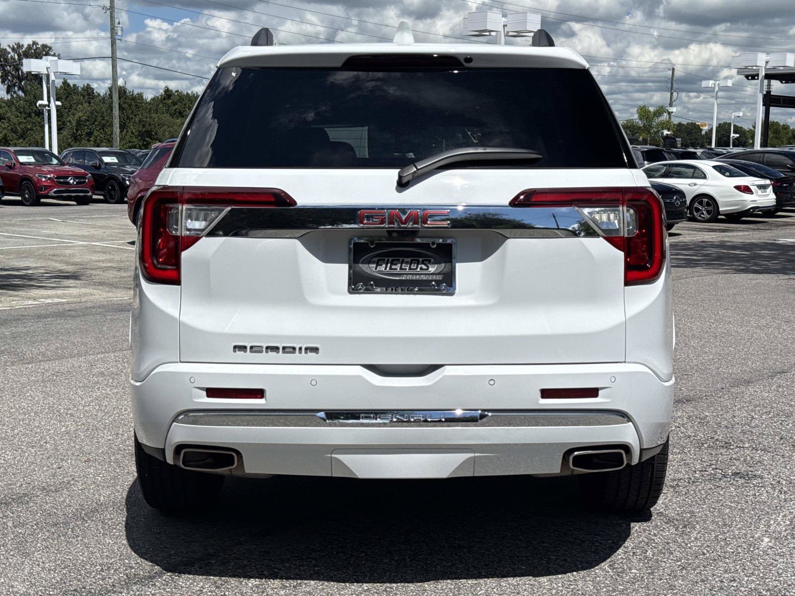 Used 2023 GMC Acadia Denali w/ Denali Technology Package FWD image 4