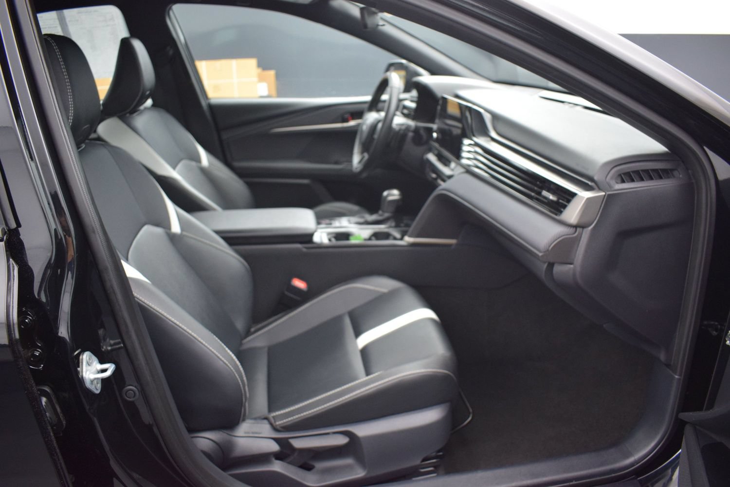 Used 2025 Toyota Camry SE FWD image 10