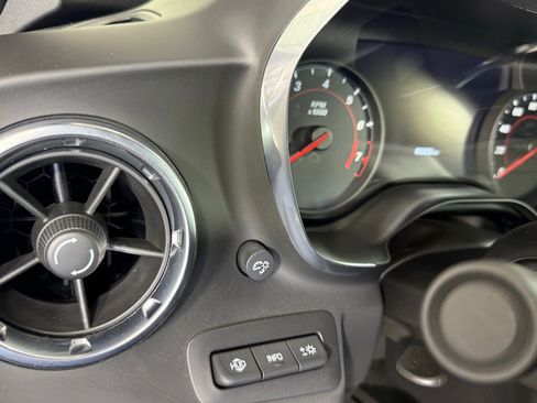 Used 2017 Chevrolet Camaro SS RWD image 21