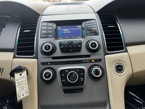 Used 2017 Ford Taurus SE image 15