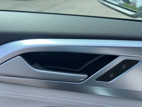 New 2025 Volkswagen Taos SE image 20