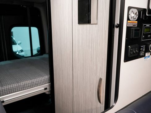 Used 2021 Mercedes-Benz Sprinter 2500 image 38